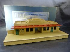 Hornby Dublo D1 through Station DA455 by Meccano. In original box with leaflet.