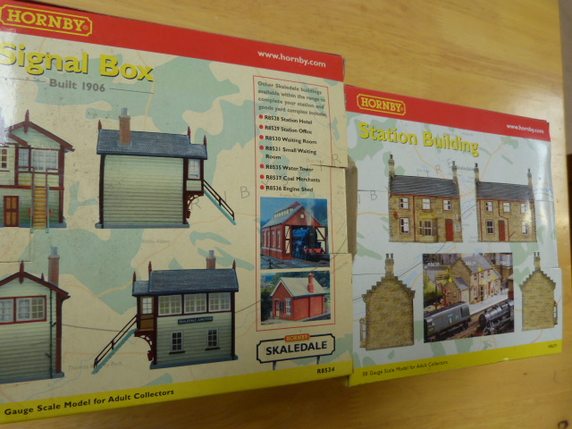 HORNBY-SKALEDALE-SIGNAL-BOX-R8534-IN-BOX & Hornby - Skaledale - Station Building R8629 - Image 2 of 4