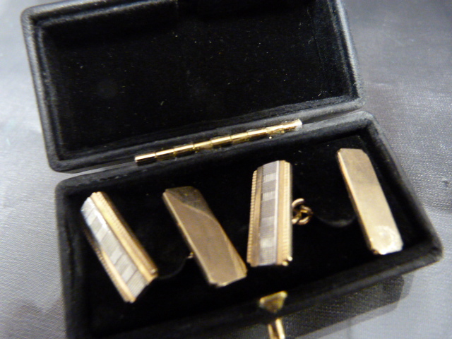 Pair of Yellow and white Gold 9ct cufflinks with engine turned decoration - Approx weight 10.7g