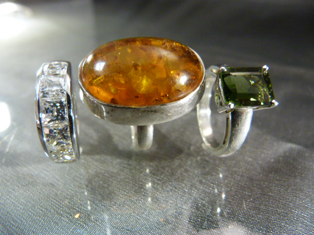 Two silver CZ set rings, vintage silver Amber stone ring and a Gold on silver 'Mum' necklace. - Image 2 of 6