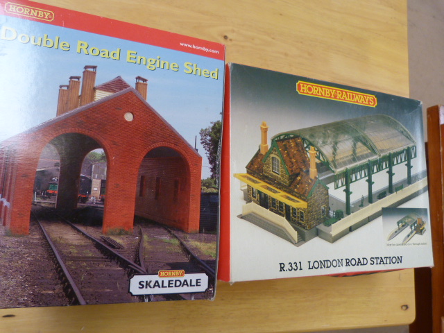 Hornby 00 gauge scale models - Skaledale - Double Road Engine shed R8581 & R.331 London Road