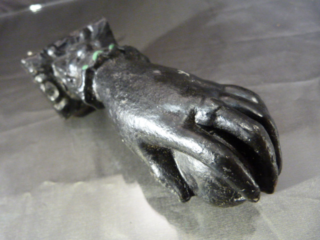 19th Century of a Cast iron door knocker in the form of a hand - Image 2 of 4