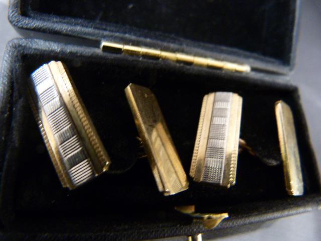 Pair of Yellow and white Gold 9ct cufflinks with engine turned decoration - Approx weight 10.7g - Image 3 of 5