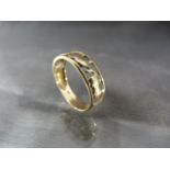 9ct Gold Ring with pierced elephant decoration UK - N approx weight - 2g Makers Mark M.M