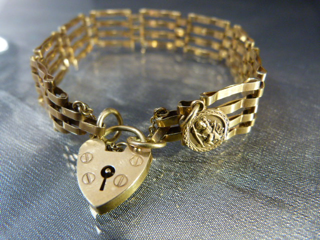 9ct Gold Gate Bracelet with mount 9ct St Christopher. Safety chain and lock in working order. - Image 2 of 4