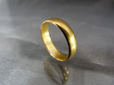 22ct Gold gents wedding band - Approx weight 4.9g