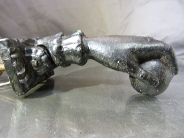 19th Century of a Cast iron door knocker in the form of a hand - Image 4 of 4