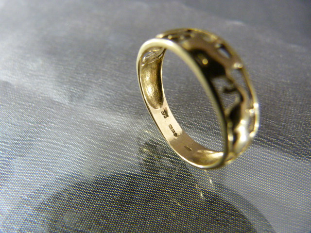 9ct Gold Ring with pierced elephant decoration UK - N approx weight - 2g Makers Mark M.M - Image 4 of 4