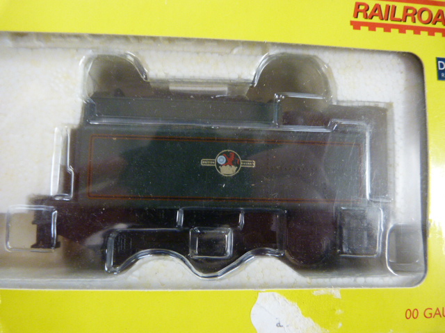 Hornby 00 Gauge DCC ready R2785 BR GREEN 9F EVENING STAR No. 92220 steam Locomotive - Image 3 of 3