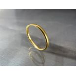22ct Gold fully hallmarked band, stamped Fidelity to inner ring. Approx weight 2.2g UK - N