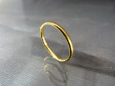 22ct Gold fully hallmarked band, stamped Fidelity to inner ring. Approx weight 2.2g UK - N