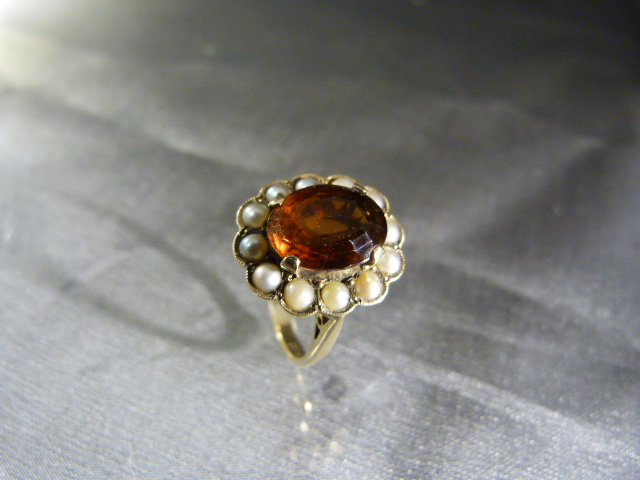 Vintage 9ct Sherry Citrine and Seed Pearl Ring. The 'Cream Sherry' coloured Oval cut citrine - Image 3 of 4