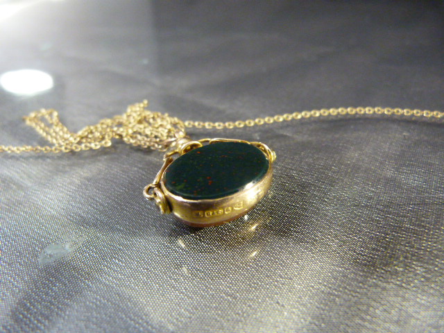 9ct Gold Chester hallmarked swivel seal. Set with Bloodstone to one side and Carnelian to the other. - Image 4 of 4