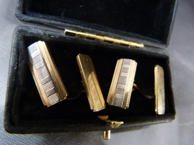 Pair of Yellow and white Gold 9ct cufflinks with engine turned decoration - Approx weight 10.7g - Image 2 of 5