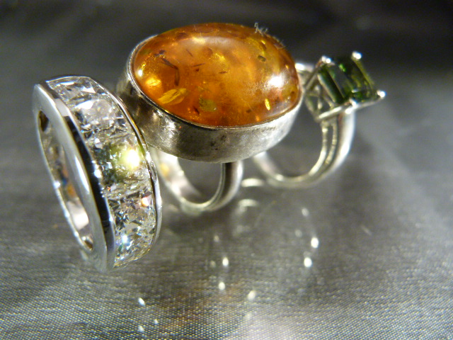 Two silver CZ set rings, vintage silver Amber stone ring and a Gold on silver 'Mum' necklace. - Image 3 of 6