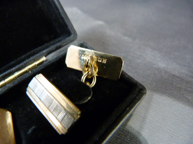 Pair of Yellow and white Gold 9ct cufflinks with engine turned decoration - Approx weight 10.7g - Image 5 of 5
