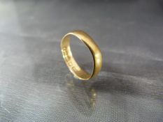 22ct Gold Wedding band with a slight dent UK - N. Approx weight - 2.3g