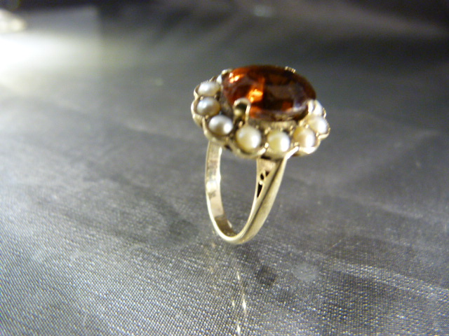 Vintage 9ct Sherry Citrine and Seed Pearl Ring. The 'Cream Sherry' coloured Oval cut citrine - Image 2 of 4