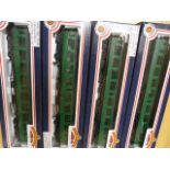 Bachmann Branch-Line: 5 boxed 63' Bulleid Open 2nd class Malachite Green B.R coaches