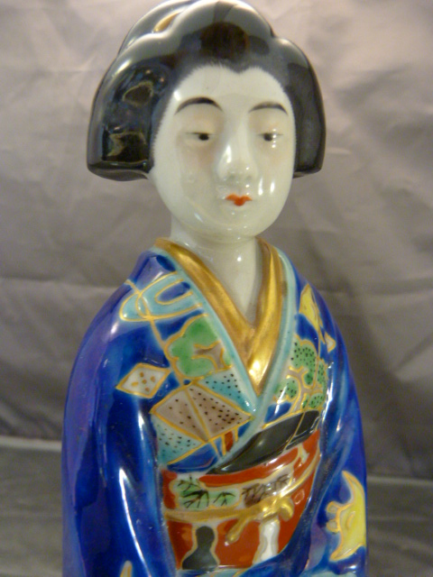 Oriental figure of a lady with blue ground decoration. - Image 2 of 5