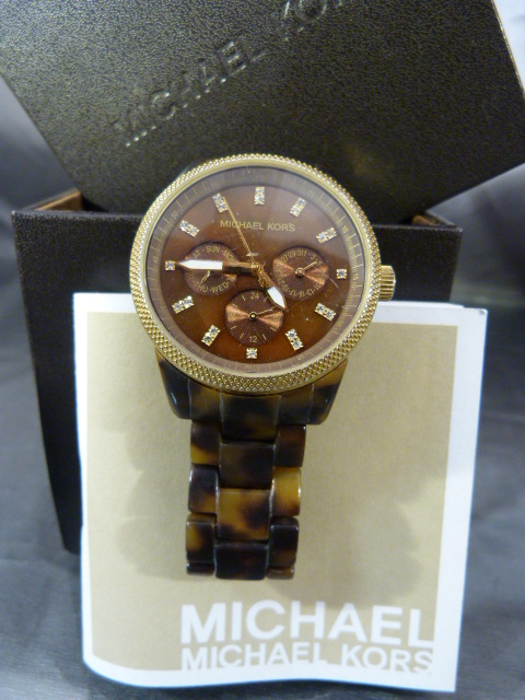 A LADIES MICHAEL KORS WRISTWATCH in presentation Box with paperwork - Image 6 of 7