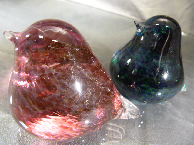 WEDGWOOD GLASSWARE - Two Wedgwood glass robins - Image 3 of 4