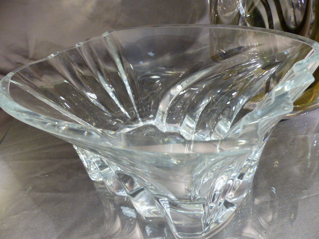 Large Whitefriars black and clear glass vase along with a heavy clear glass vase - Image 3 of 5