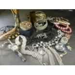 Small selection of various costume jewellery pieces