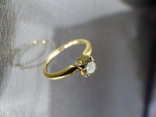 Gold (Unmarked but tested) 0.25ct Diamond Solitaire Ring. Size approx UK - J1/2 and USA - 5. - Image 4 of 4