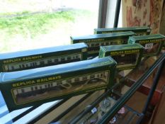 REPLICA RAILWAYS: Authentic 00 gauge rolling stock to include one Engine (Shirtbutton), four coaches