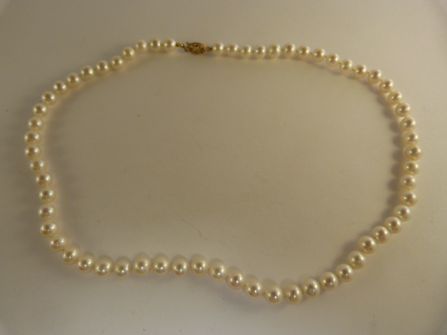 Cultured pearl necklace 18.5" long with approx 7mm pearls with 14ct clasp