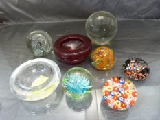 GLASSWARE - to include two Whitefriars red and clear glass 'bubble' ashtrays, along with a selection