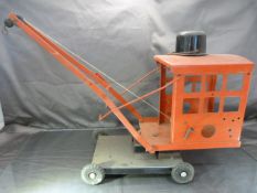 Tri-Ang tinplate crane with original bucket