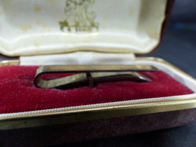 9ct Gold on silver tie clip with engine turned decoration - Image 2 of 4