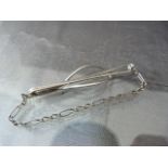 Silver Gents Tie clip Restraint. The 2½“ bar has an approx: 4” Figaro chain to secure the tie.