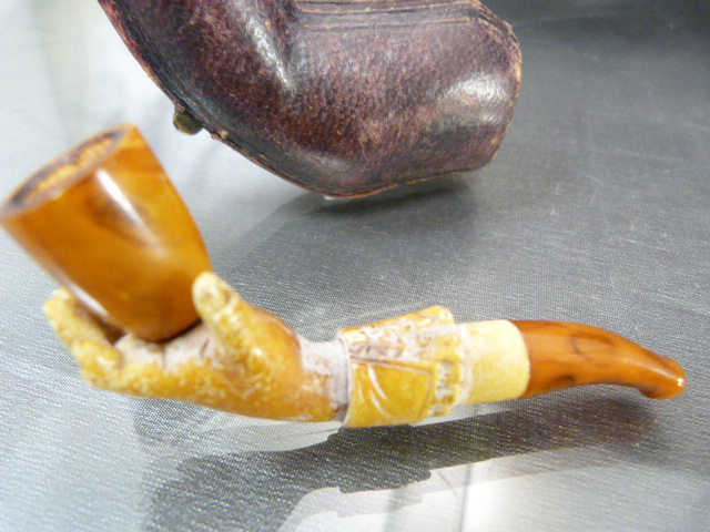 Carved Meerschaum in the form of a hand holding a bowl. Bowl made from amber as is the Mouthpiece in - Image 3 of 7