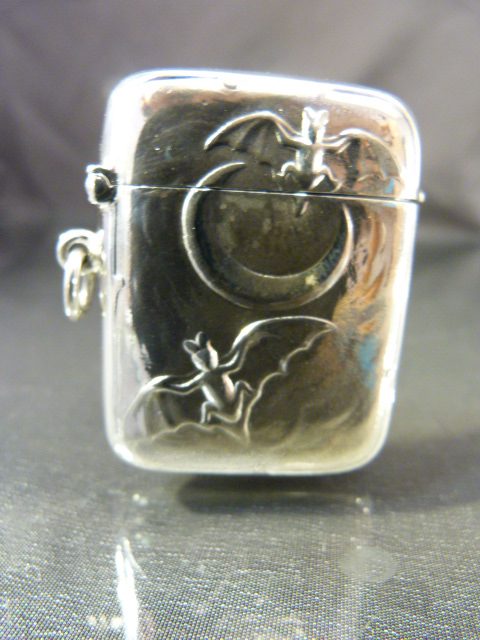 Silver vesta case depicting bats and the moon - Image 4 of 5