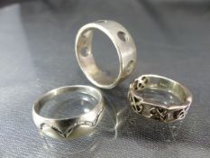 Three silver rings - approx weight -