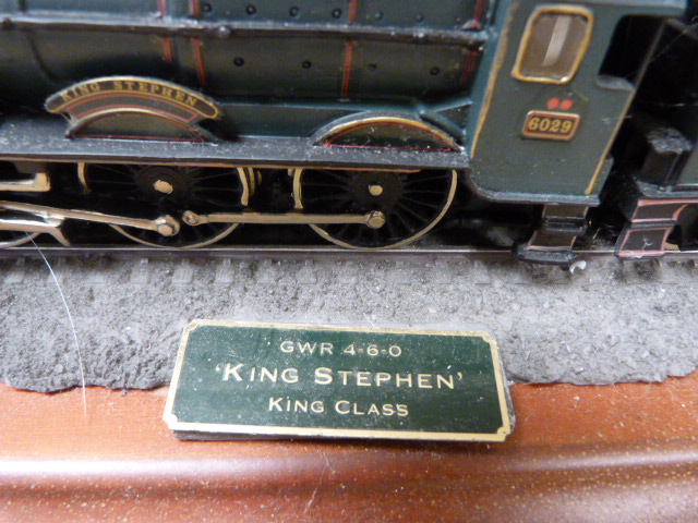 Two Steam Memories collectable Hand painted Locomotives on Plinths. 03577 "King Stephen" & 03582 - Image 3 of 5