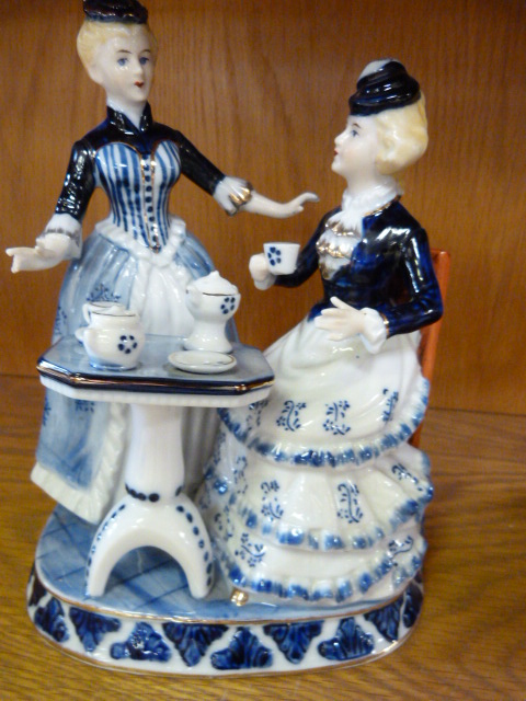 Collectable china to include - Aynsley Tawny Owl, Continental blue and white figure of two ladies - Image 6 of 6