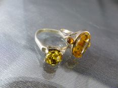 Two Amber set silver rings - approx weight - 5g