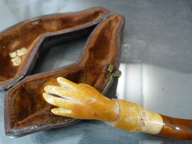 Carved Meerschaum in the form of a hand holding a bowl. Bowl made from amber as is the Mouthpiece in - Image 6 of 7