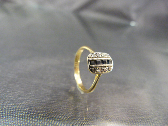 18ct Gold ring set with a row of Sapphires flanked either side with Diamonds - Image 6 of 6