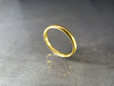 22ct hallmarked gold ring (total weight approx 2.4g)