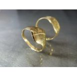 Two 9ct hallmarked gold signet ring (total weight approx 3.8g)