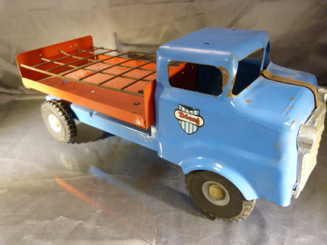 Tri-Ang Tinplate milk truck. In good order with no major dents or chips.