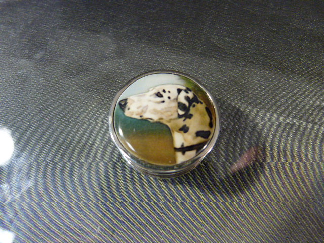 Silver pill box with enamel image of a dalmation dog - Image 6 of 6