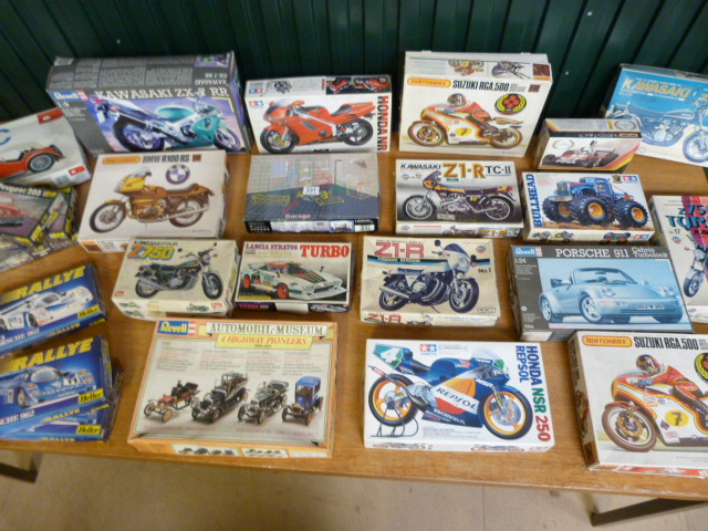 Box containing Vintage Kit car models - to include makes such as Revell, Heller, Raft, Fujimi,