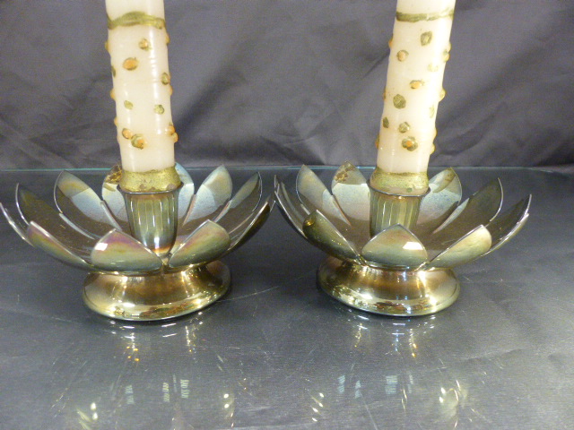 Reed and Barton silver plate - includes a pair of candlesticks, rose vase and a nut tray with - Image 6 of 10