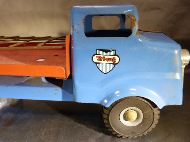 Tri-Ang Tinplate milk truck. In good order with no major dents or chips. - Image 4 of 5